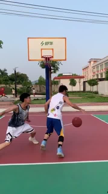 国产篮球袜真假对比视频,视频对比大揭秘